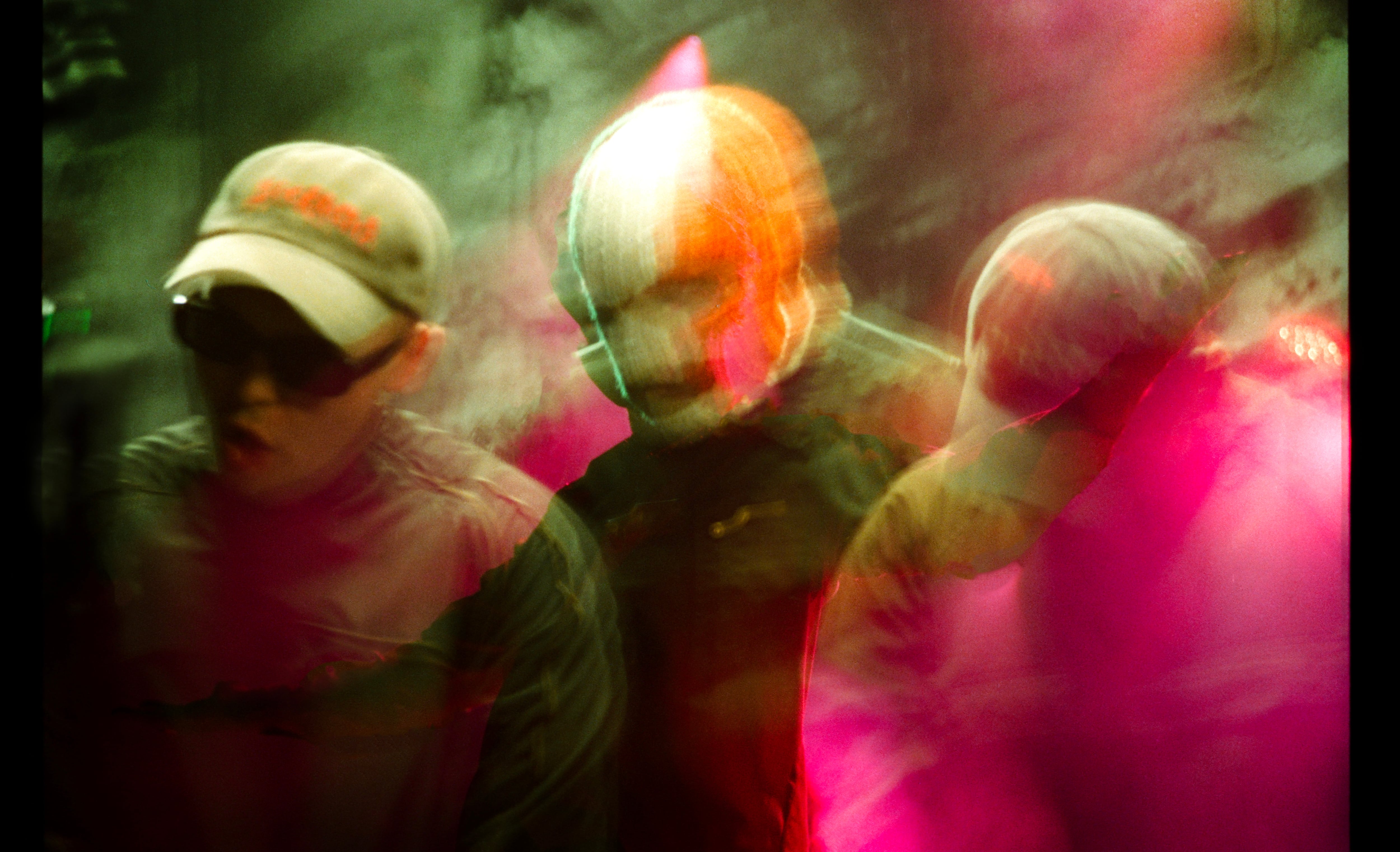 La agrupación maneja una línea entre el activismo, la ironía y la provocación. La componen DJ Próvaí, Mo Chara y Móglaí Bap, nativos de una Irlanda que quieren unificada.