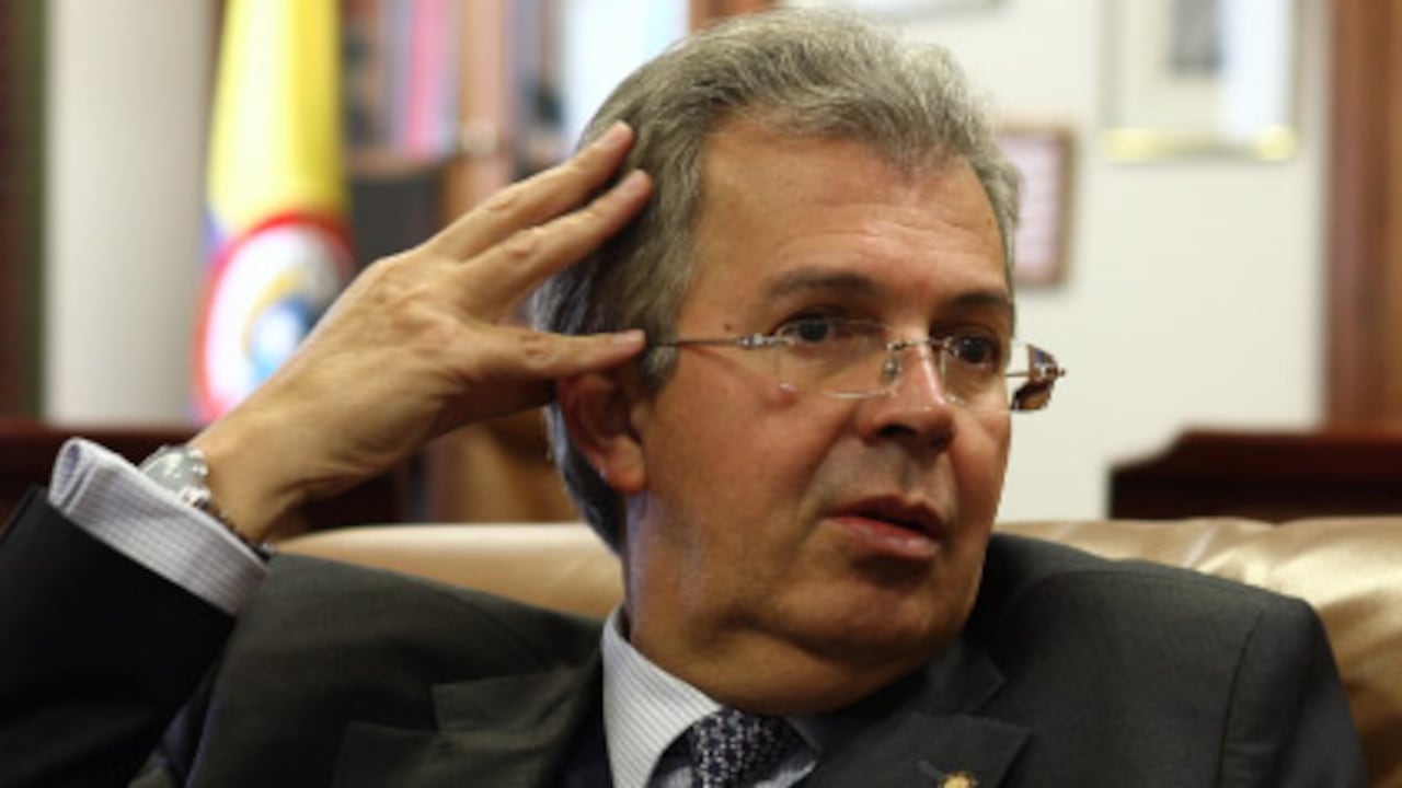 El caso de la familia del magistrado Jaime Arrubla demuestra que en la ley hay vacíos sobre cómo actuar ante un paciente con muerte cerebral. Existe un proyecto para los enfermos terminales que prohíbe el ensañamiento terapéutico, pero no cobija los estados de coma.