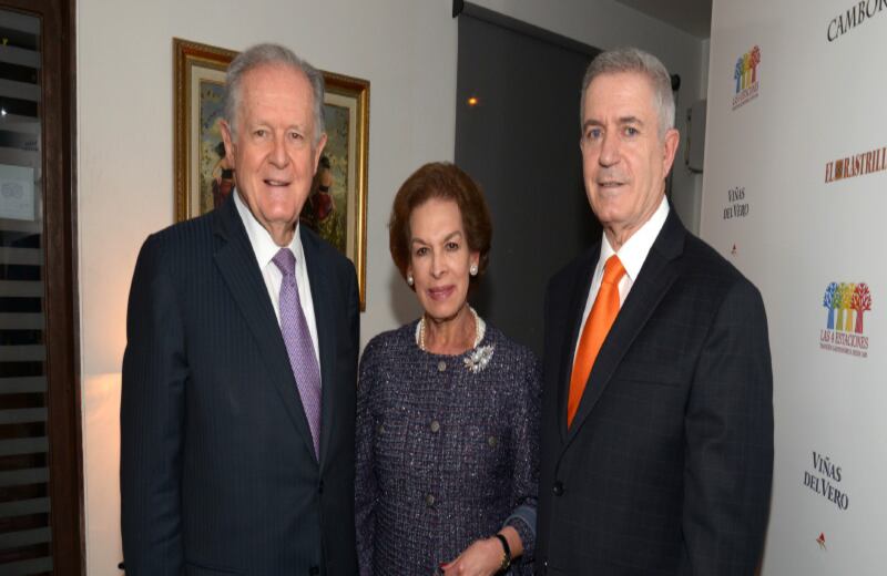 Luis Carlos Sarmiento Angulo, Fanny de Sarmiento y Herminio Giménez.