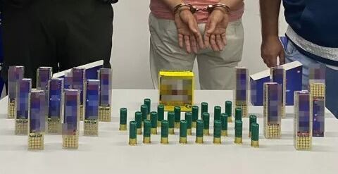 Las municiones halladas dentro del equipaje de mano del viajero eran de escopeta