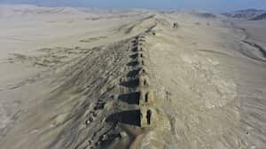 Vista aérea del observatorio solar de Chanquillo en Casma, Perú, el 22 de julio de 2021. La 44ª reunión del Comité del Patrimonio de la Organización de las Naciones Unidas para la Educación, la Ciencia y la Cultura (UNESCO) se celebra en Fuzhou (China) del 16 al 31 de julio de 2021. Foto de Janine COSTA / AFP