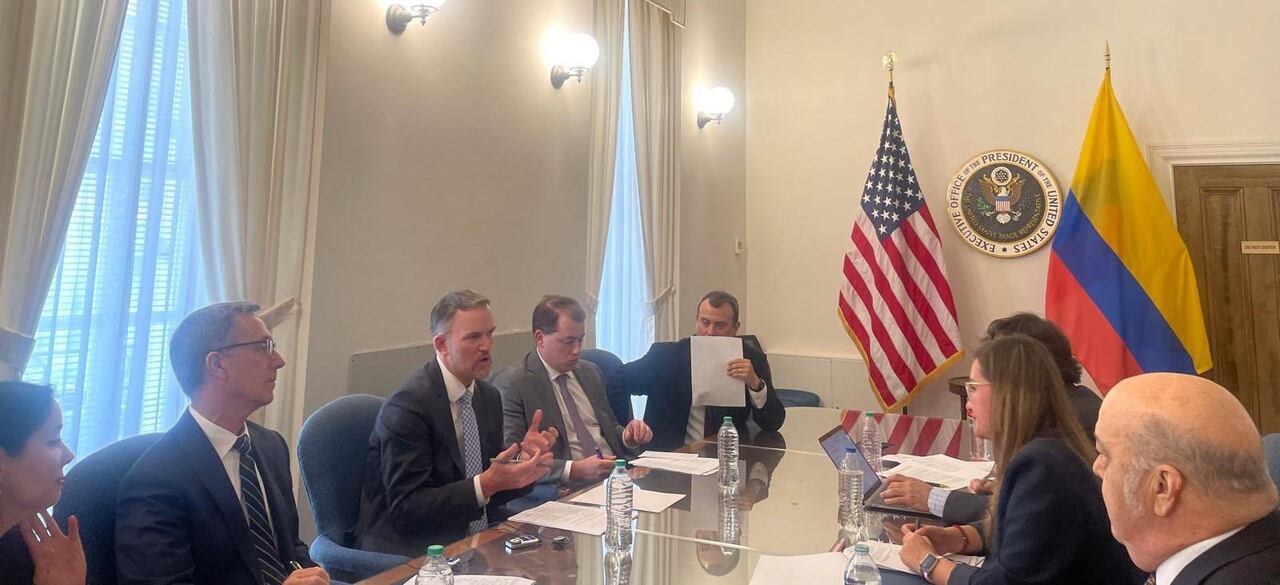 El arancel del 25 % al acero y al aluminio y a las manufacturas elaboradas con estos insumos; así como al arancel general del 10 %, que afecta las exportaciones de flores, café, banano, aguacate y confecciones, entre otros productos, fueron los temas abordados.