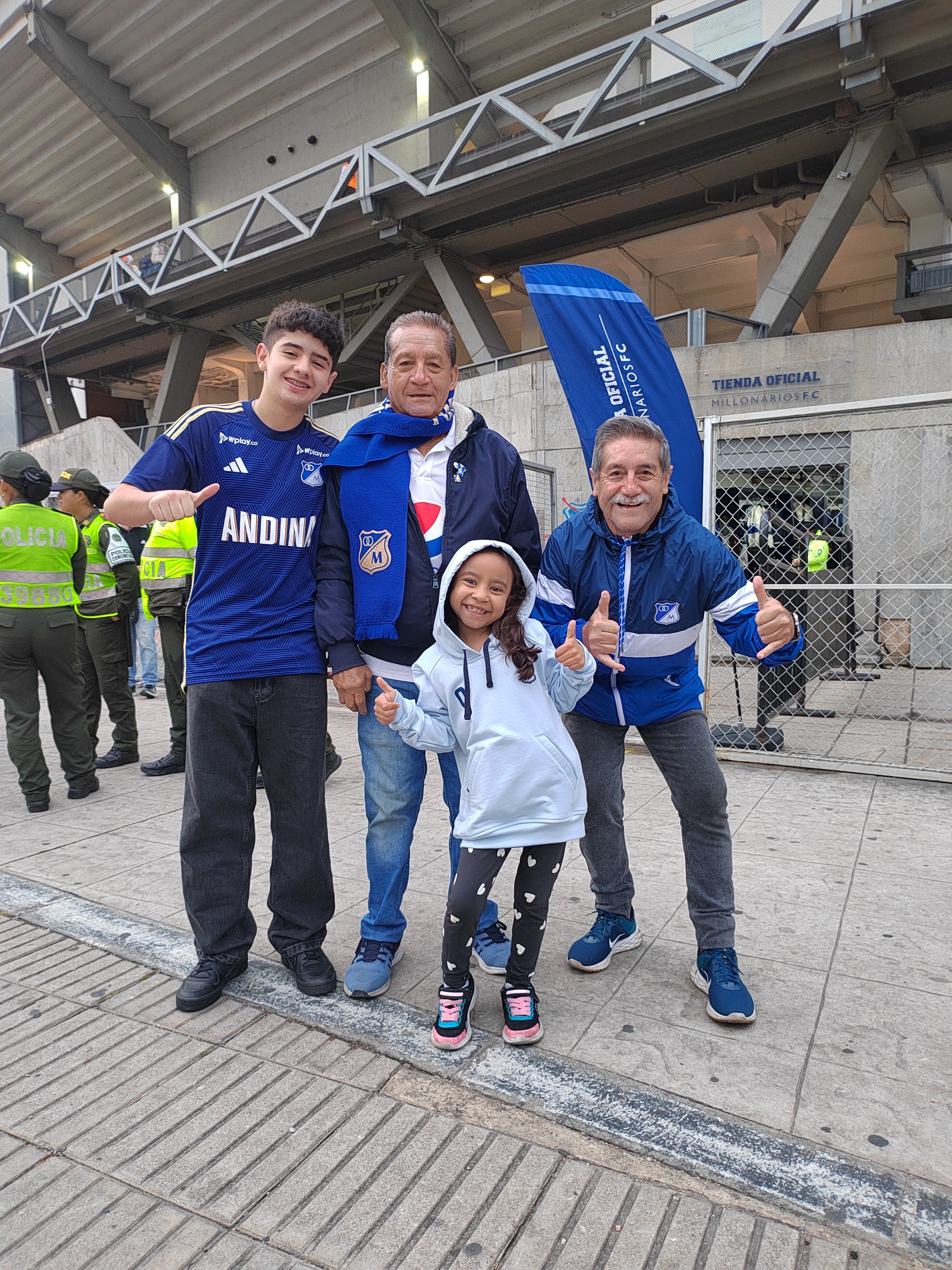 Salomé sintió emoción al ir al estadio.