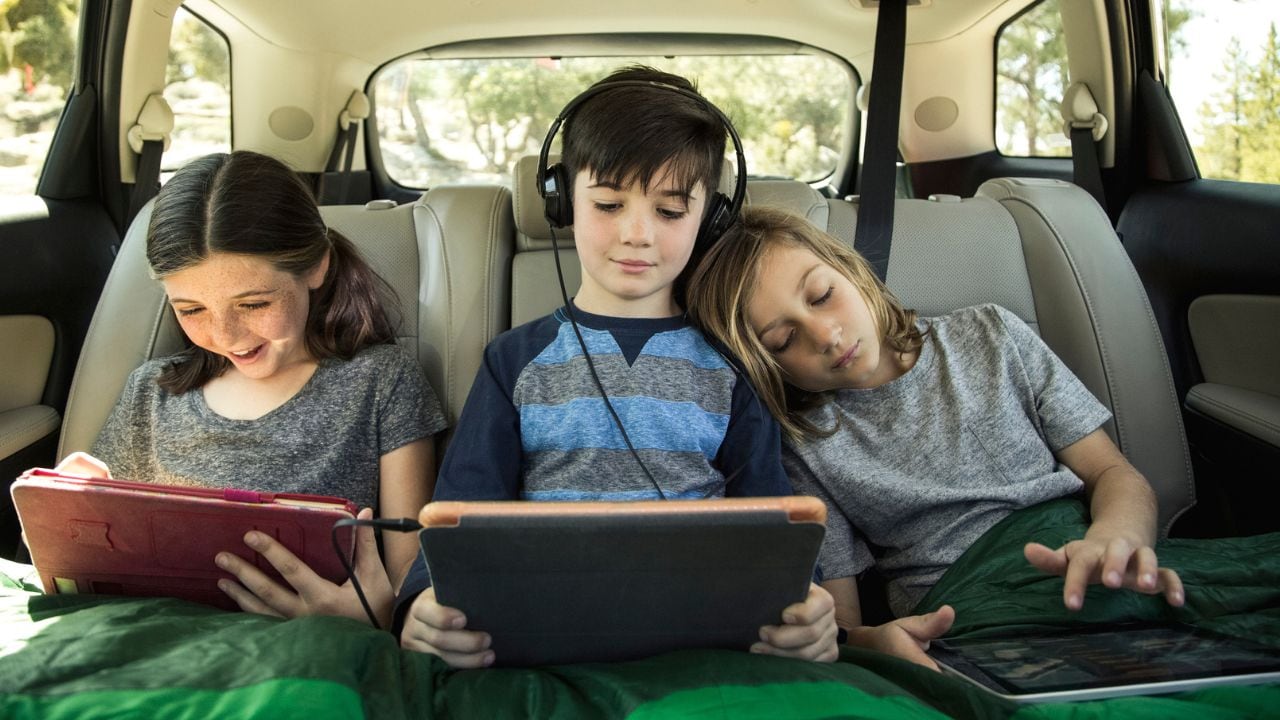 Si bien los dispositivos tecnológicos pueden ser útiles para garantizar la seguridad de los niños, es esencial equilibrar esta protección con la privacidad y la confianza.