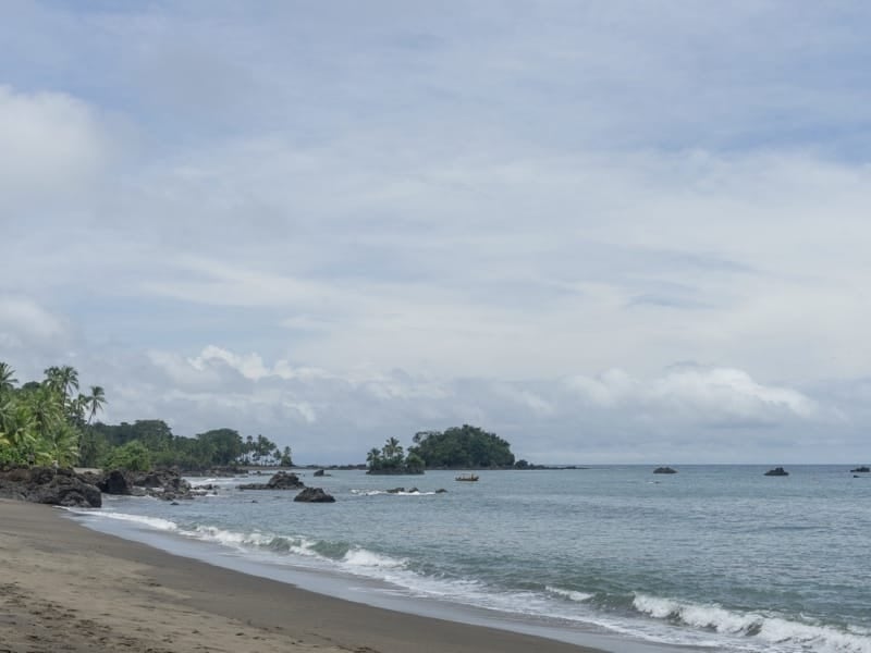 Nuquí, en el Chocó, se consolida como destino turístico del Pacífico colombiano por sus playas, termales naturales y riqueza ambiental.