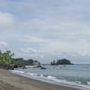 Nuquí, en el Chocó, se consolida como destino turístico del Pacífico colombiano por sus playas, termales naturales y riqueza ambiental.