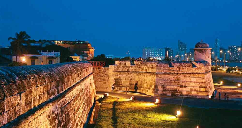Cartagena aún conserva numerosas joyas arquitectónicas como La murallas. Foto: Guillermo Torres.