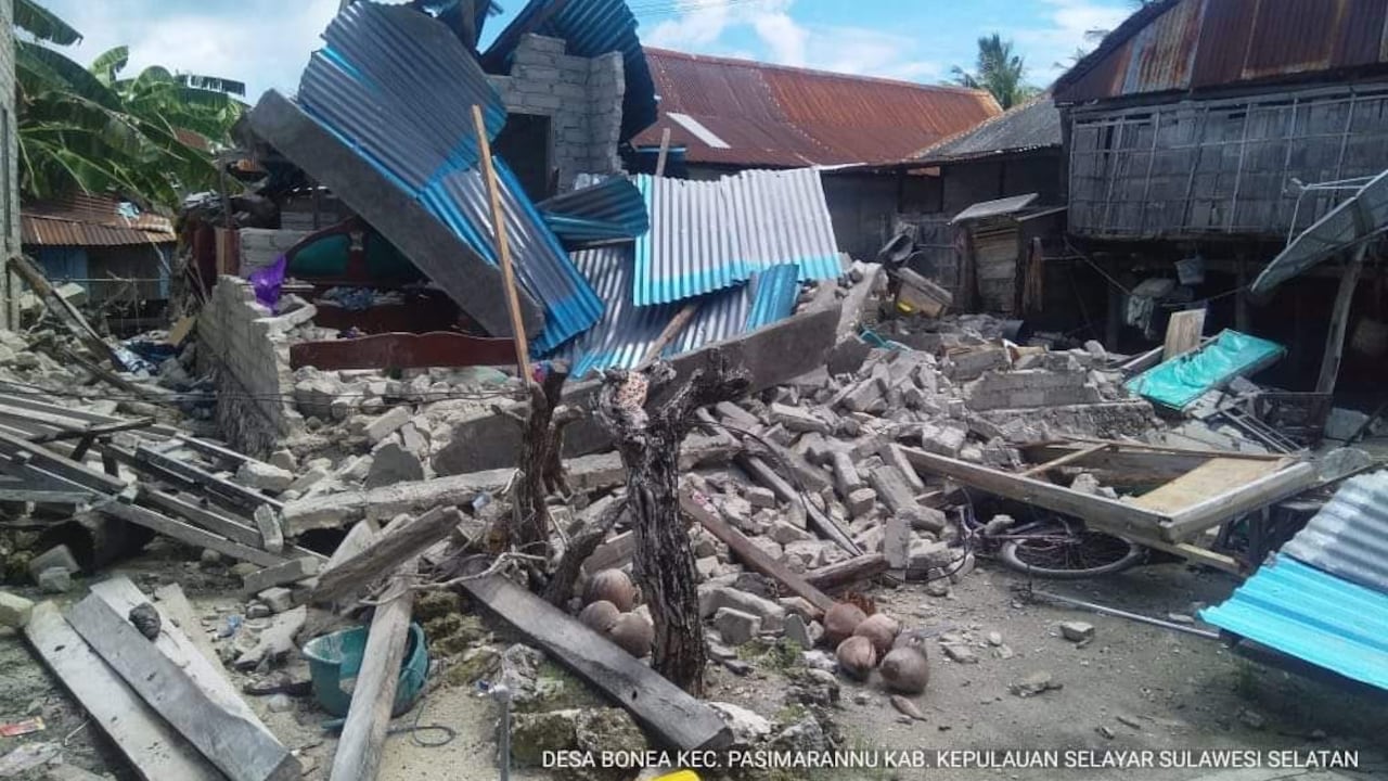 Terremoto de 7.1 en la escala de richter sacudió Indonesia este martes 14 de diciembre.
