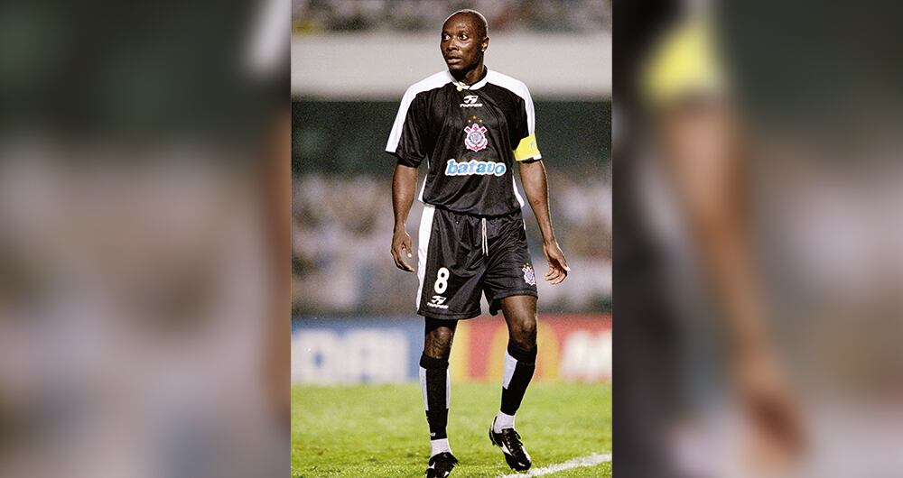 Jugó en el Napoli de Italia. 