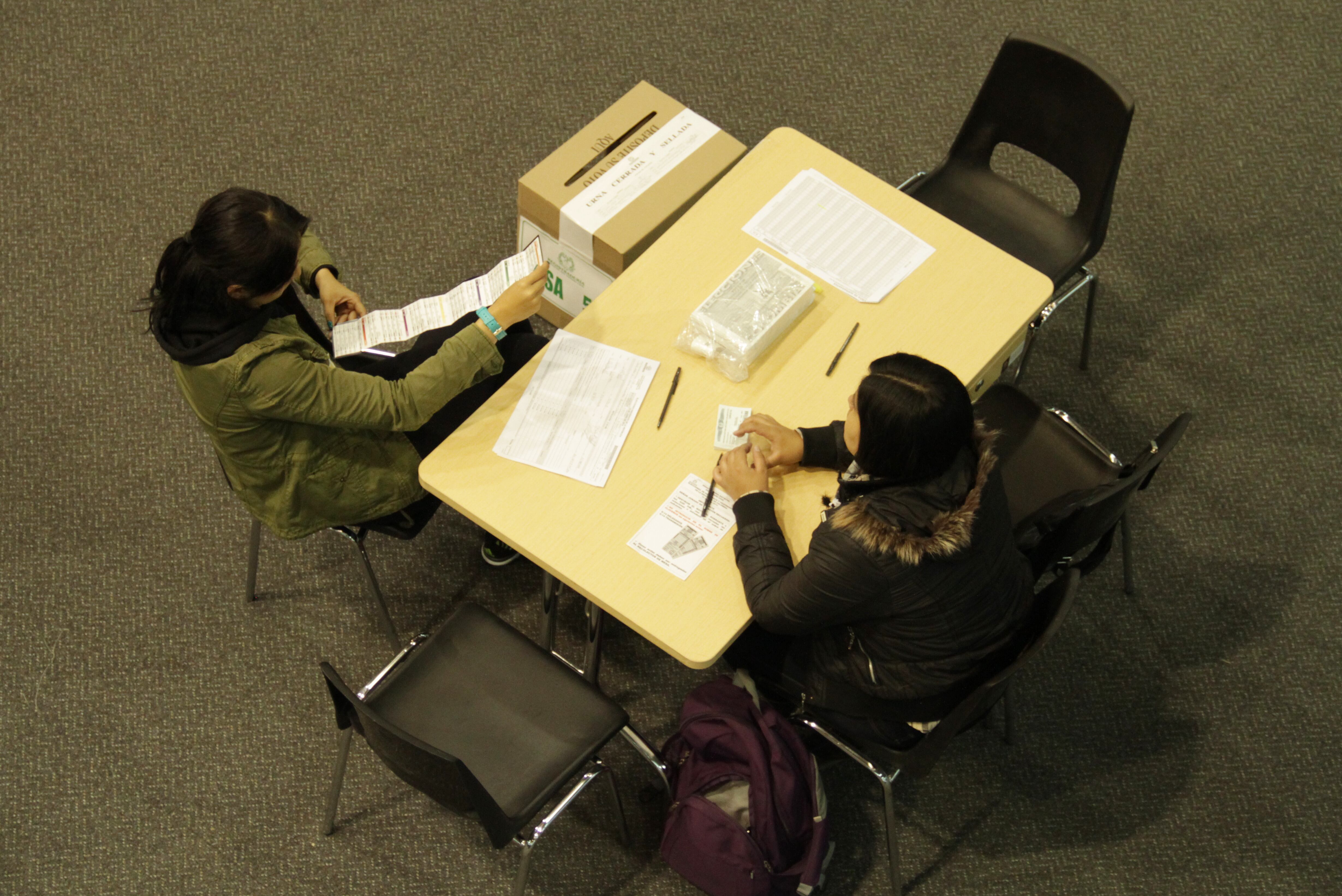 Cada vez que hay elecciones en Colombia, miles de personas son elegidas como jurados de votación.