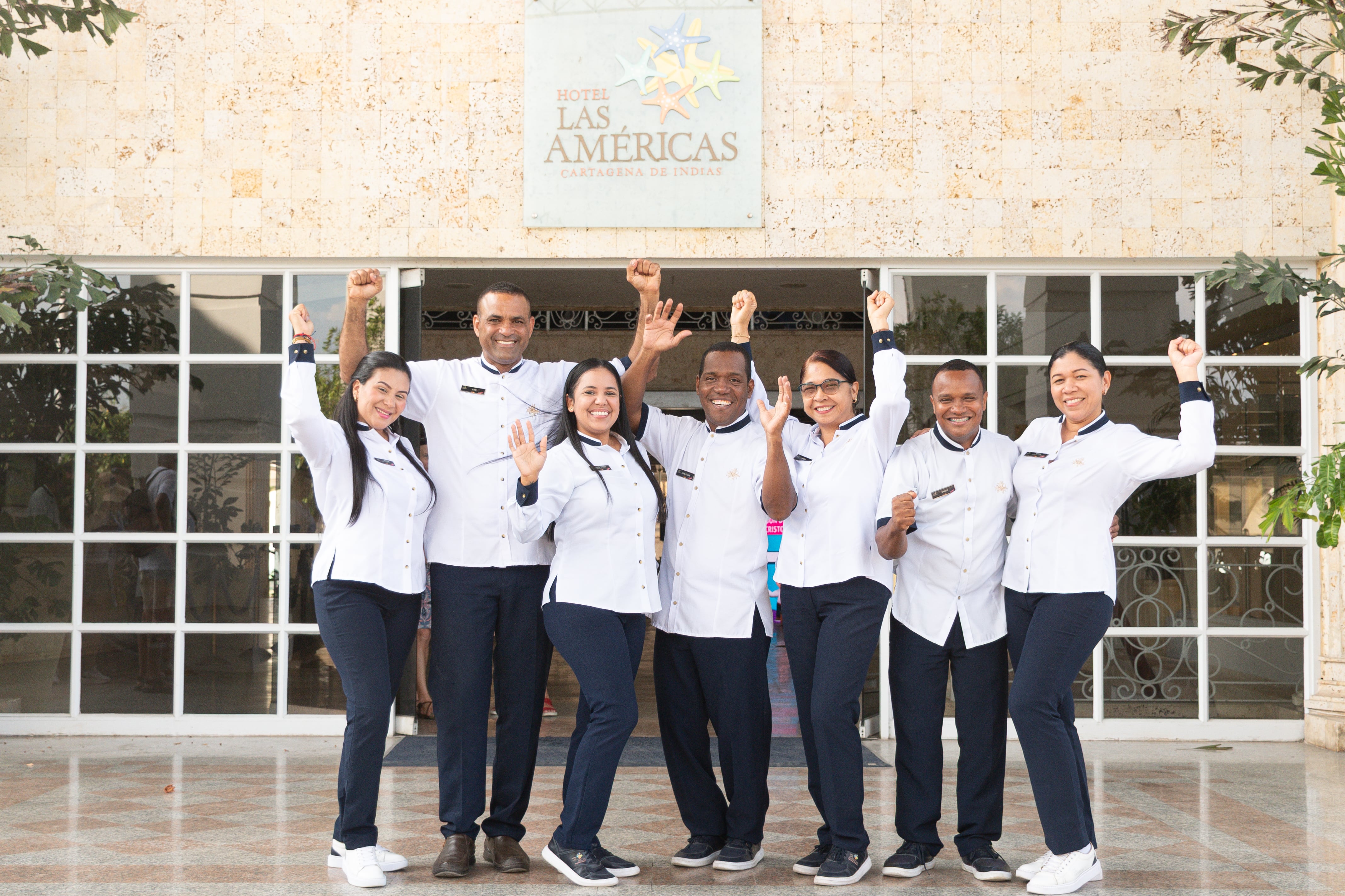 La cultura interna del hotel promueve la innovación y el respeto.