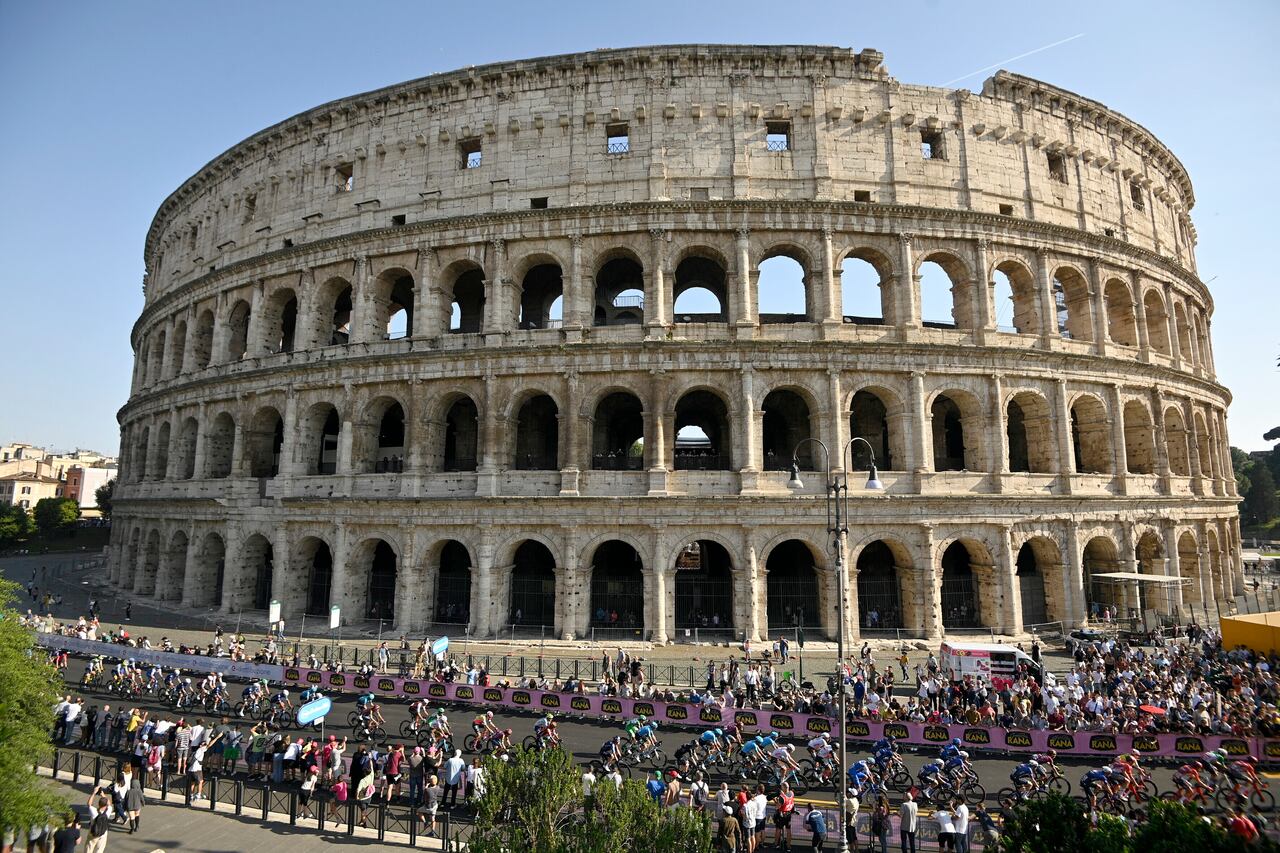 The pack of cyclists pedals past the Colosseum, during the last stage of the Giro d'Italia cycling race, in Rome, Sunday, May 28, 2023. (Fabio Ferrari/LaPresse via AP)