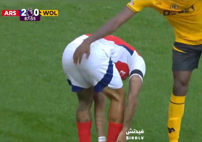 Yerson Mosquera protagonizó dos acciones polémicas en el partido contra el Arsenal.