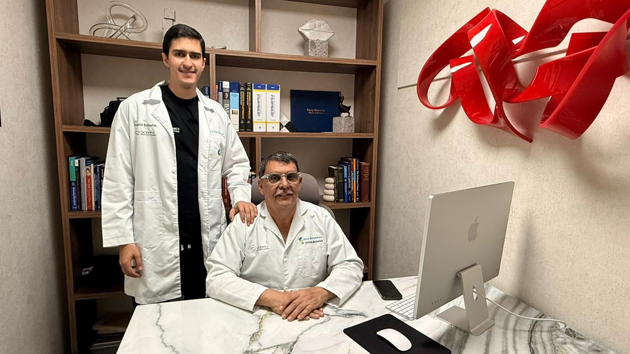 Los médicos Ballestas (papá e hijo) son otorrinolaringólogos.