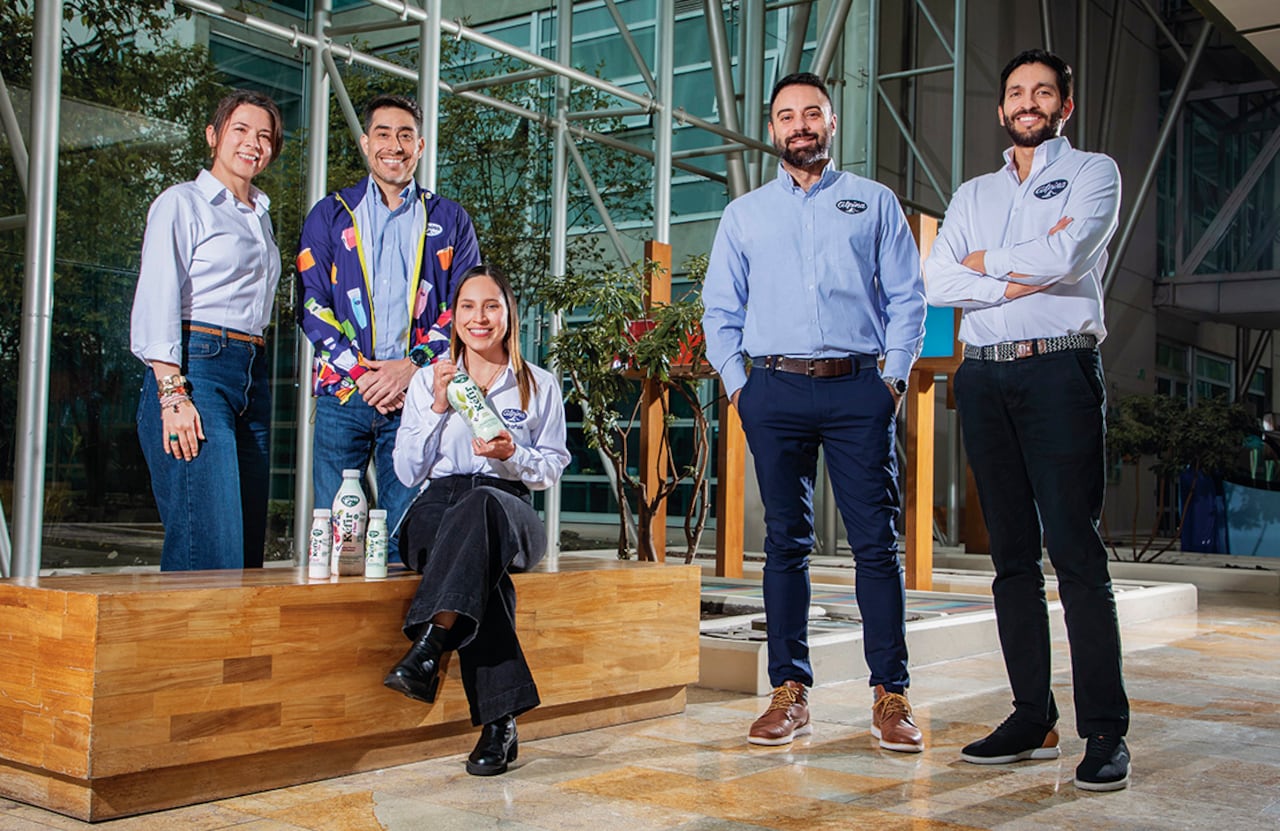 De izquierda a derecha: Diana H. Vargas, especialista en investigación; Óscar E. Rincón, director de Innovación; Luisa F. Navarrete, analista de Desarrollo de Producto; Martín Garmendia, director de Mercadeo Cuidado, y David Orrego, especialista investigación. .en investigación.