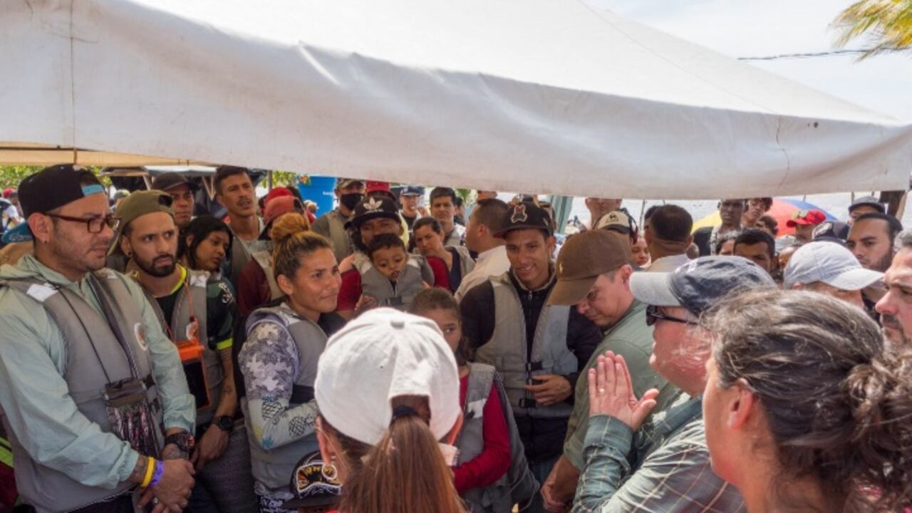 El mandatario conoció de primera mano las condiciones en la que se encuentran y las que deben atravesar para intentar llegar hasta la frontera sur del país norteamericano.