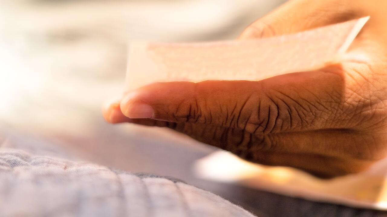 La mujer recibió el regalo a través de un correo electrónico.