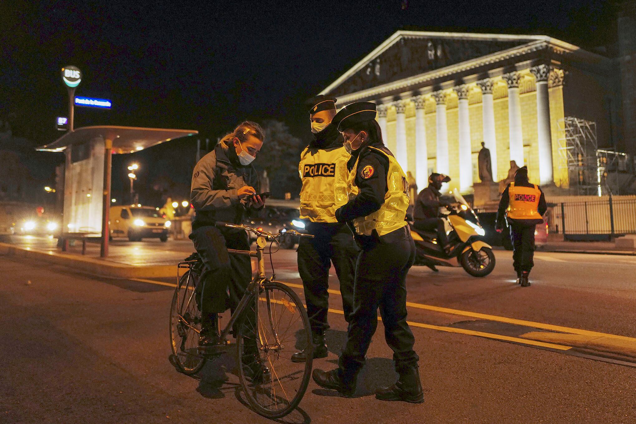 Nueva cuarentena en París.