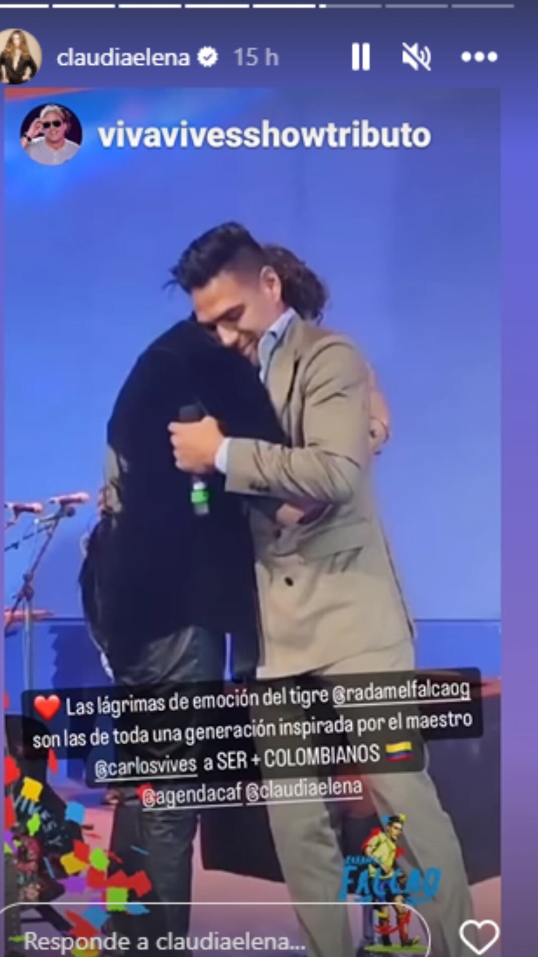 Abrazo entre Carlos Vives y Radamel Falcao García.