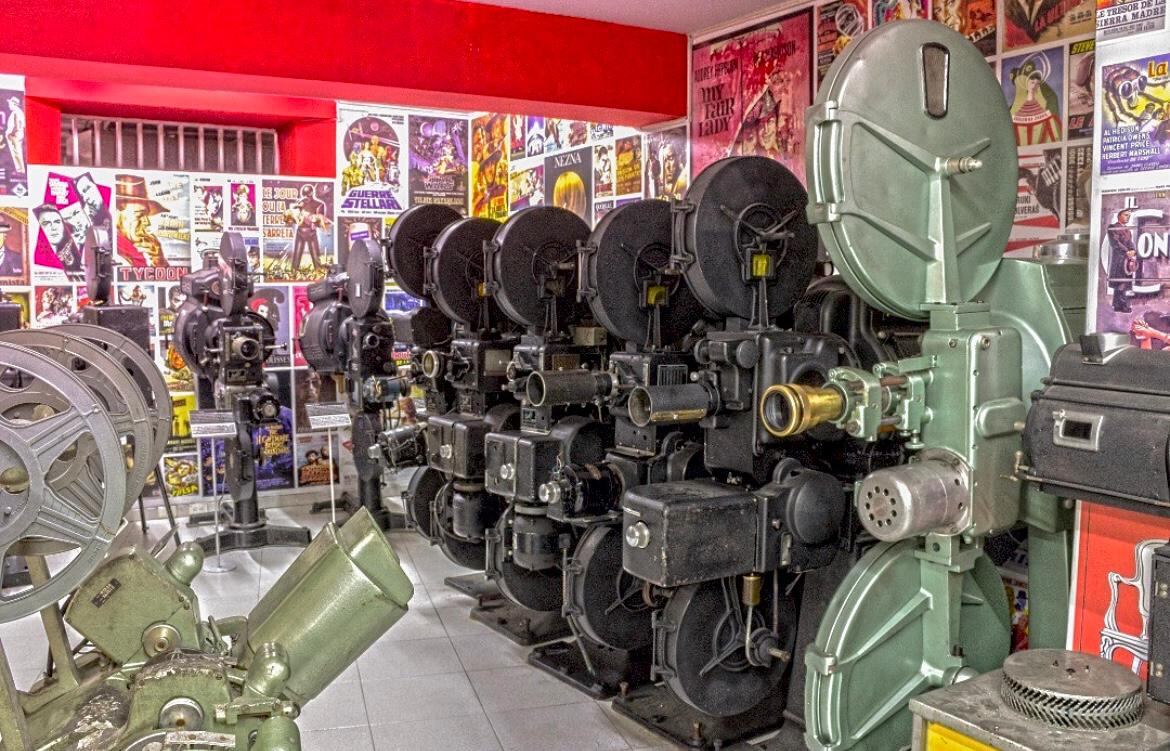 Producto de una investigación exhaustiva, Suárez recolectó todas las fotografías relacionadas con la película María, la primera cinta filmada en Colombia por un director español