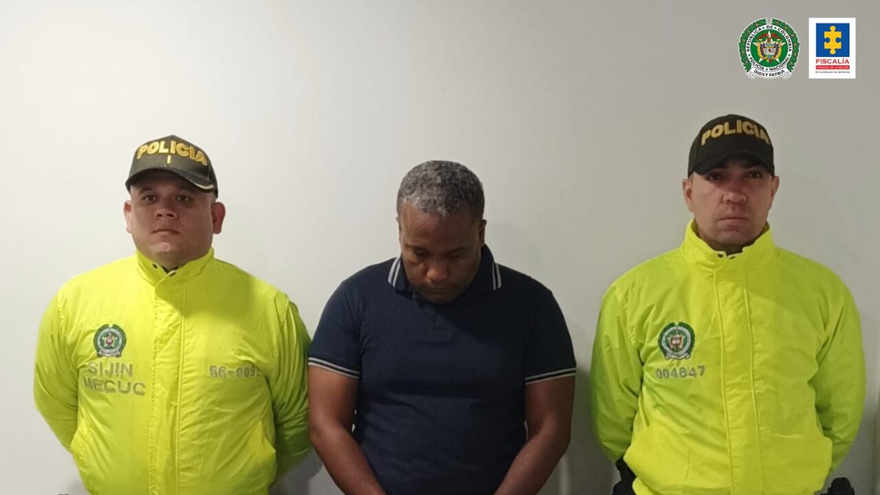 Deberá responder por el delito de tráfico, fabricación o porte de estupefacientes.