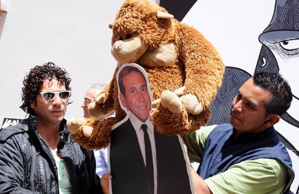 En el Hotel de la Ópera, en la oficina 206, que había sido alquilada por Roy Barreras desde el pasado lunes, se trataban de sellar los acuerdos políticos para la conformación de las nuevas mesas directivas del Senado.