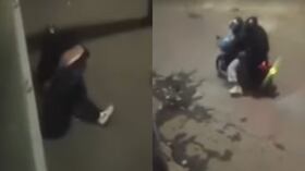 Los delincuentes mientras ejecutaban el robo.
