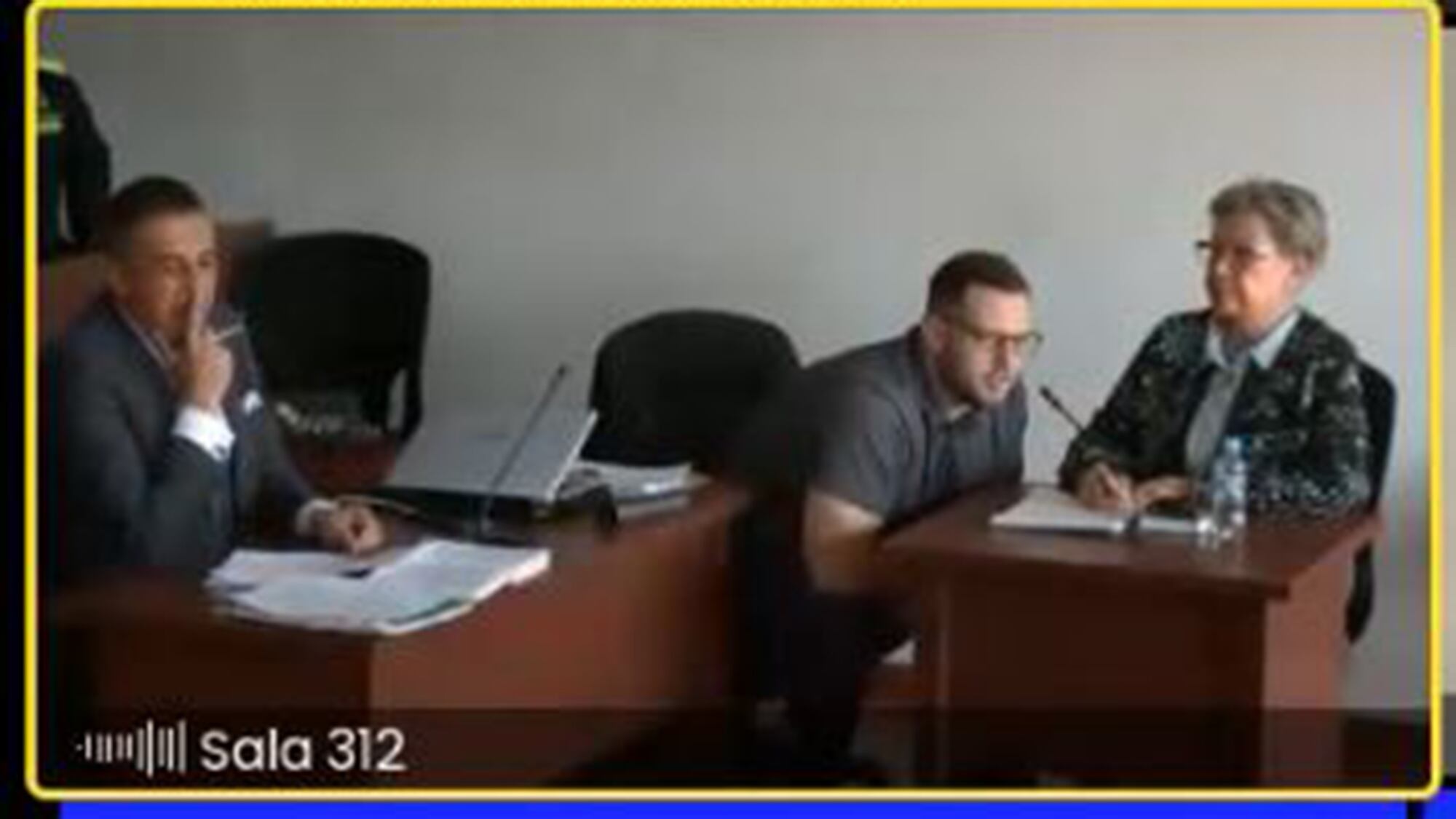 John Poulos y traductora