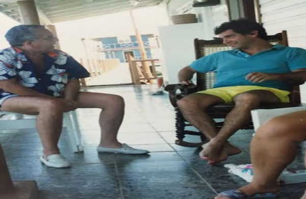 Rafael Pardo junto al escritor Gabriel García Márquez. 