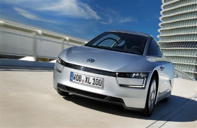  Volkswagen XL1: Tiene climatizador automático,  control de velocidad, paquete eléctrico, y  sensores para parquear. (Crédito: motorfull.com)