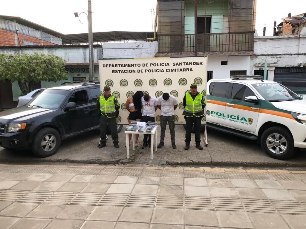 Tres personas fueron capturadas por este hecho.