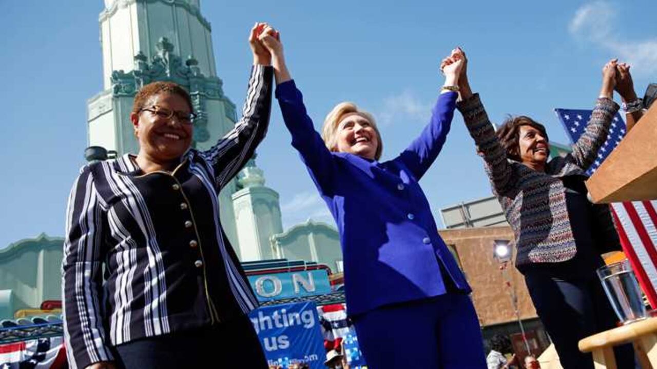 "Donald Trump no tiene el temperamento para ser presidente y comandante en jefe", dijo Clinton en su discurso.