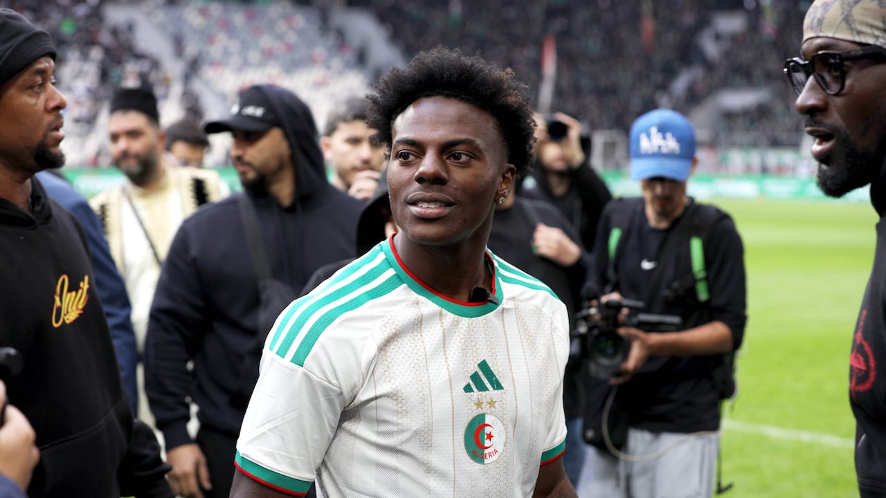 El YouTuber estadounidense IShowSpeed en la final de la Supercopa de Argelia, en el Estadio Nelson Mandela de Argel, el 17 de enero de 2026.