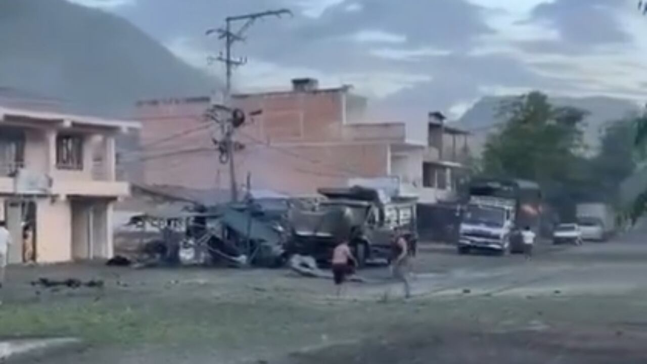 El hecho habría dejado dos personas muertas.