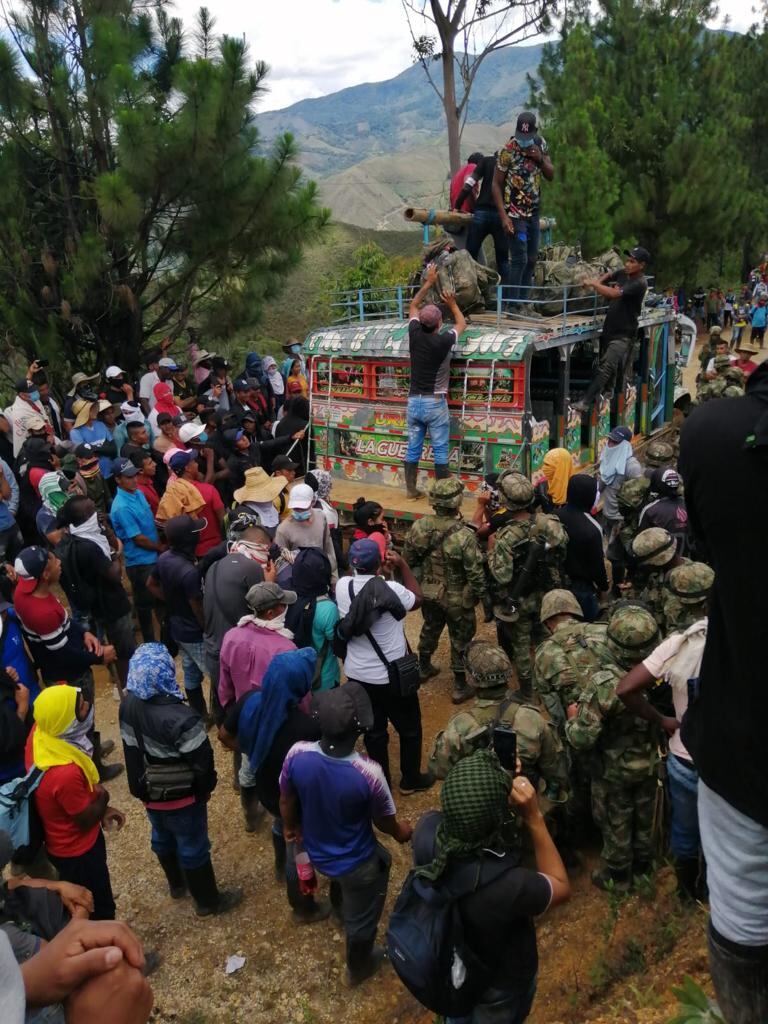 Las dolorosas imágenes de humillaciones a soldados en zonas cocaleras