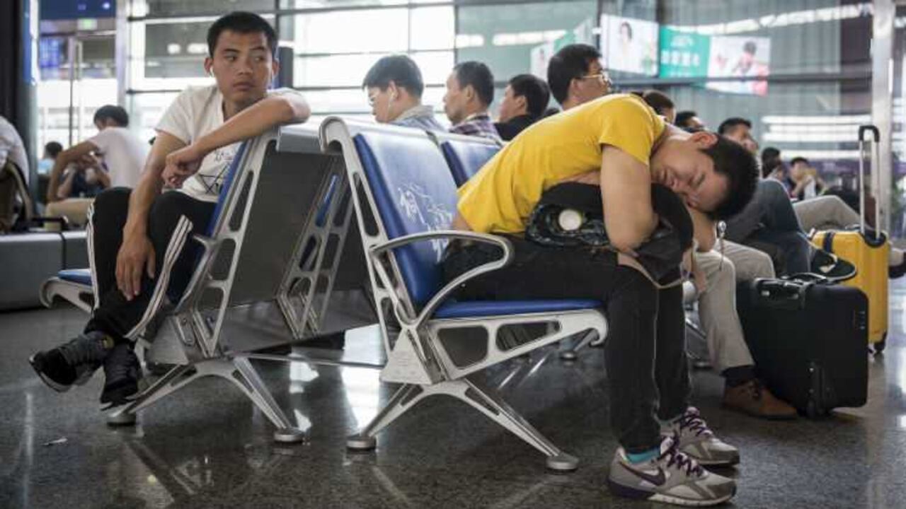 Los demógrafos ya habían pronosticado el descenso. La razón: una menor tasa de natalidad y la escasez de inmigrantes. Esto, sumado al rápido aumento de la población que envejece. Foto: Bloomberg