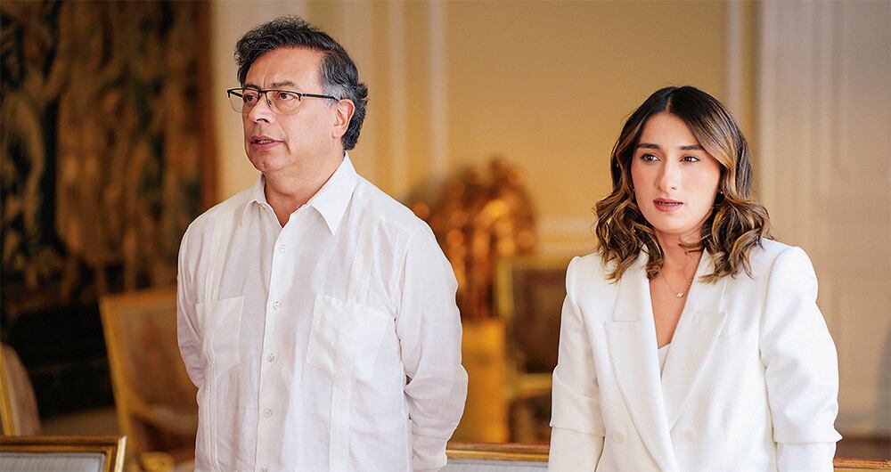 Según algunas versiones, Petro no ha mantenido a Sarabia en el Gobierno por un gesto de gratitud o por su conocimiento diplomático, sino por la información sensible que ella tiene en sus manos.