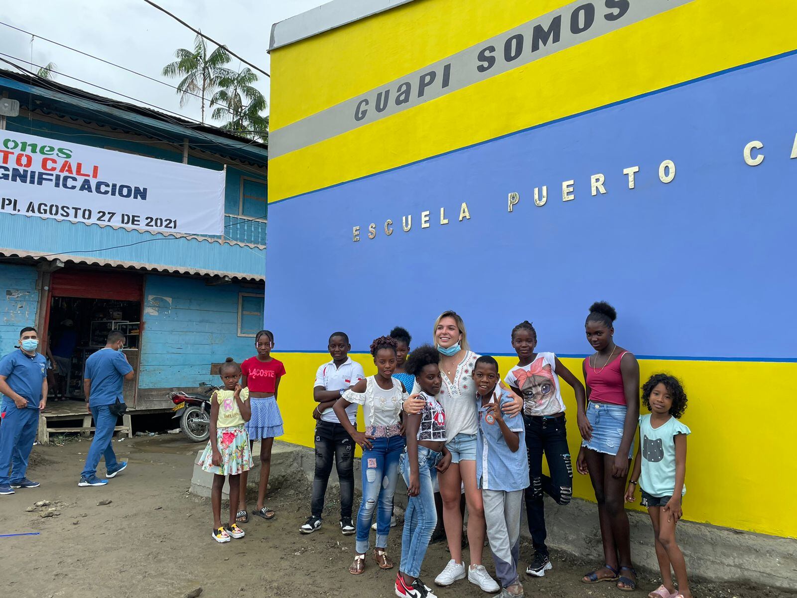 La deportista de BMX y Jhonathan Gómez, nadador olímpico del Valle, quieren recoger 100 bicicletas para los niños de esta regió cuyo principal flagelo es el narcotráfico.