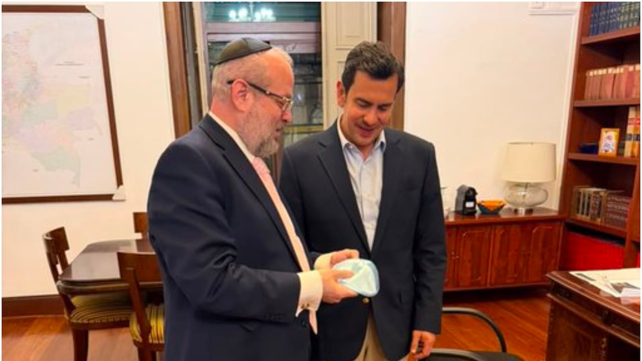 Rodrigo Lara y el rabino Yehuda Kaploun.
