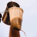 El café colao es una de las técnica más tradicionales y comunes de prepara café en Colombia.