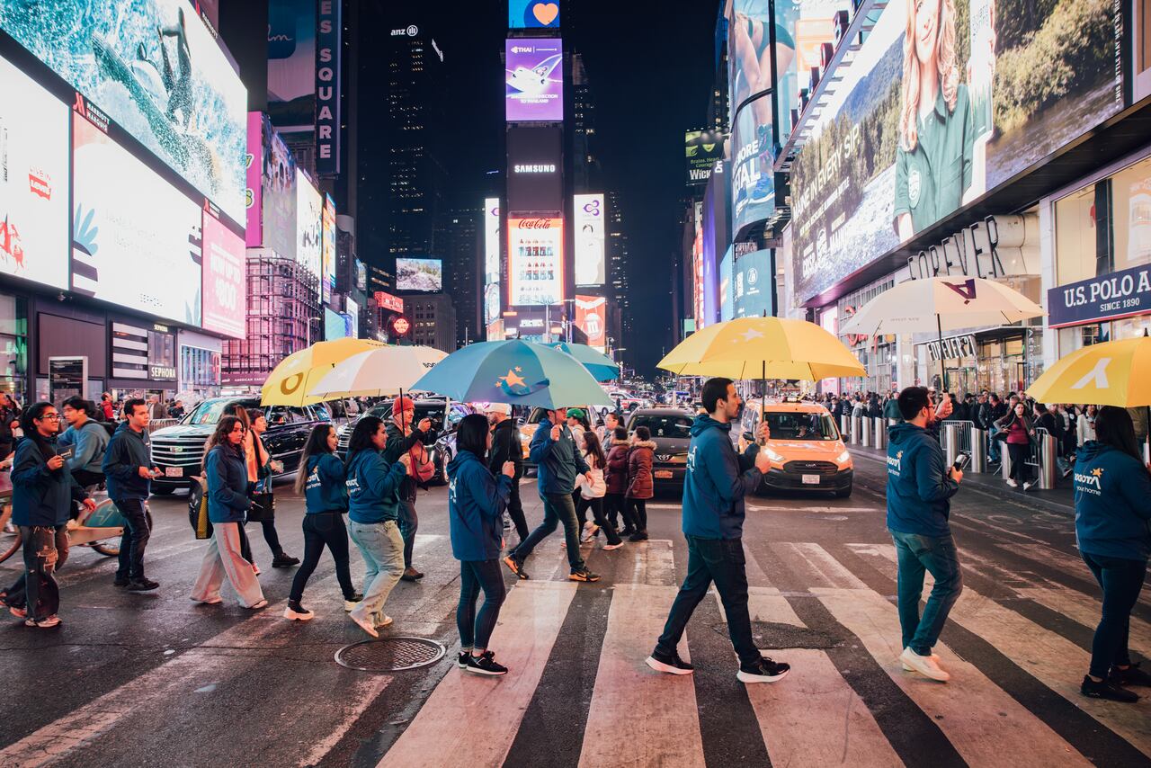 Con sombrillas de colores y la proyección de la ciudad como un destino de clase mundial, Bogotá hizo presencia en Times Square