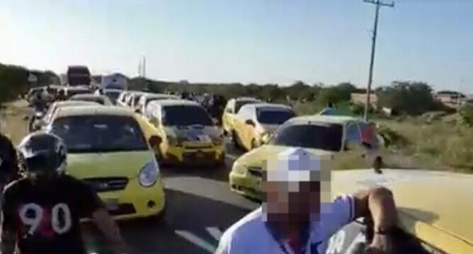 Los taxistas en Riohacha se sumaron al paro nacional