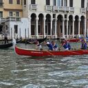 La Unesco recomienda que Venecia sea incluida en la lista del Patrimonio Mundial en Peligro, ya que se han tomado medidas "insuficientes" para luchar contra el deterioro del sitio debido, en particular, al turismo de masas y al cambio climático, según una decisión hecha pública el 31 de julio. Foto: AFP