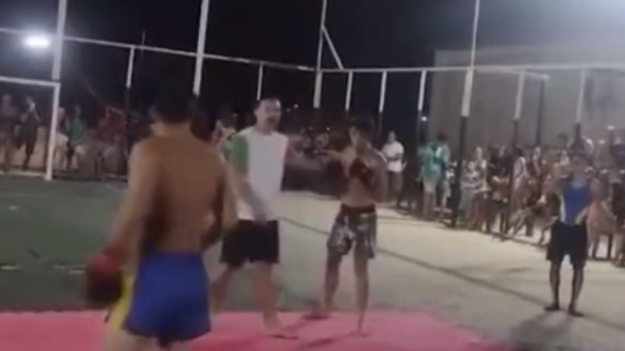 El boxeador recuperó la consciencia y fue llevado al hospital.