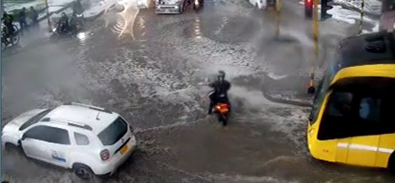 En algunas vías se ha registrado el llamado empozamiento, afectando los desplazamientos.