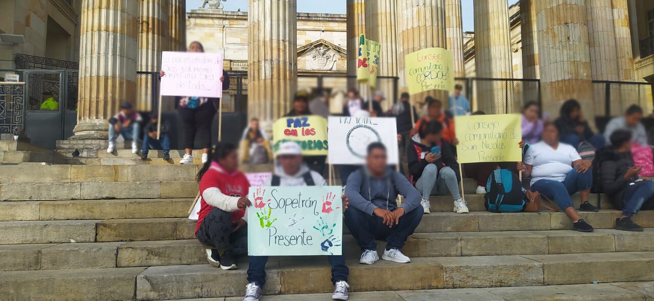 Marcha a favor de los diálogos entre el Gobierno nacional y las AGC