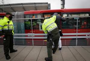 Detectores de metales, policia, requisas, armas