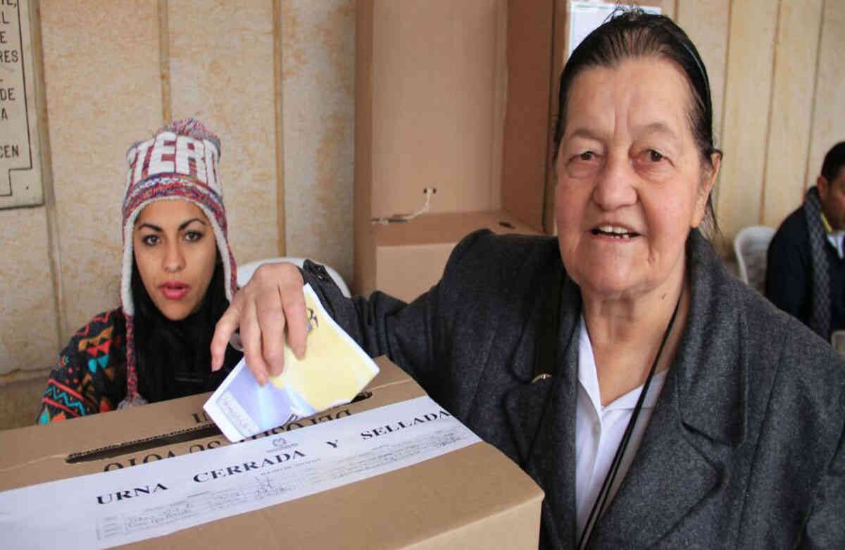 Según la Registraduría, este domingo están habilitados para votar 34.899.945 ciudadanos en Colombia y en el exterior. Foto: Álvaro Tavera / SEMANA.