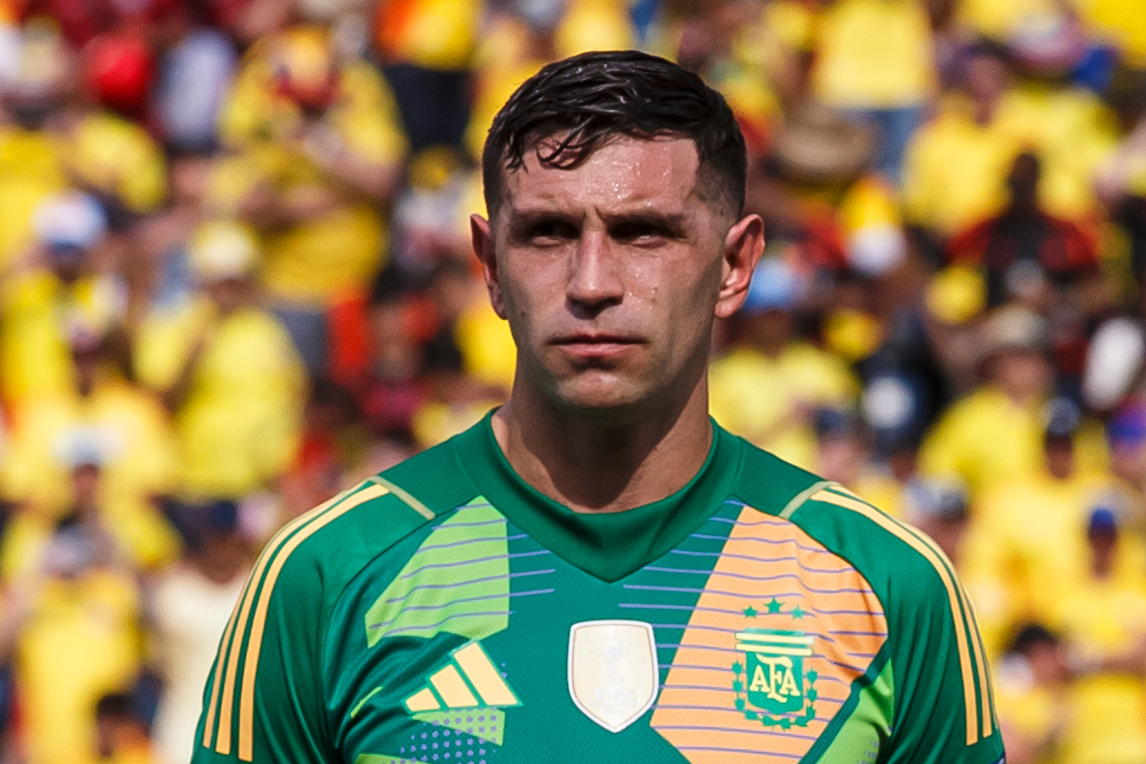 BARRANQUILLA, COLOMBIA - SEPTEMBER 10: Goalkeeper Emiliano Martinez of Argentina getting into the field during the FIFA World Cup 2026 Qualifier match between Colombia and Argentina at Roberto Melendez Metropolitan Stadium on September 10, 2024 in Barranquilla, Colombia. (Photo by Martín Fonseca/Eurasia Sport Images/Getty Images)
