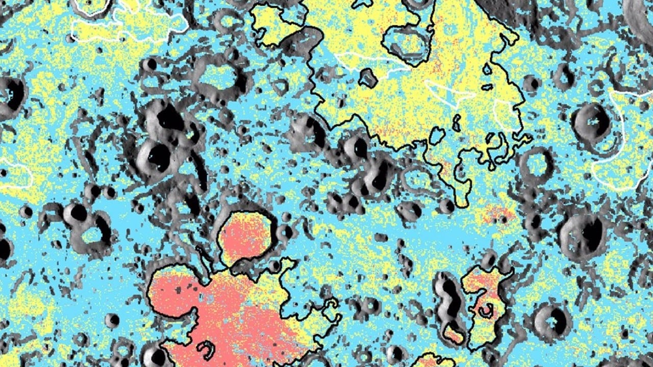 Diferentes materiales revelados en la superficie de la cuenca Aitken en el polo sur lunar.